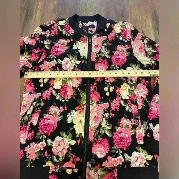 Retro Bright Pink and Black Floral Bomber Jacket Medium Zip Up Whimsigoth - Picture 2 of 4